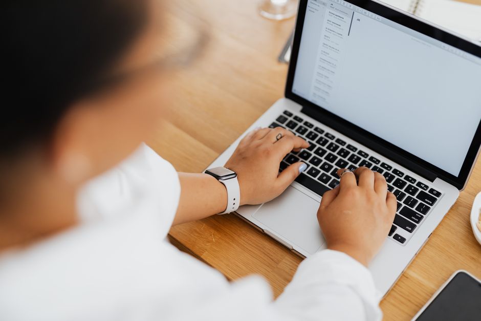 Cold email freelance : percer en 2026 avec l'IA